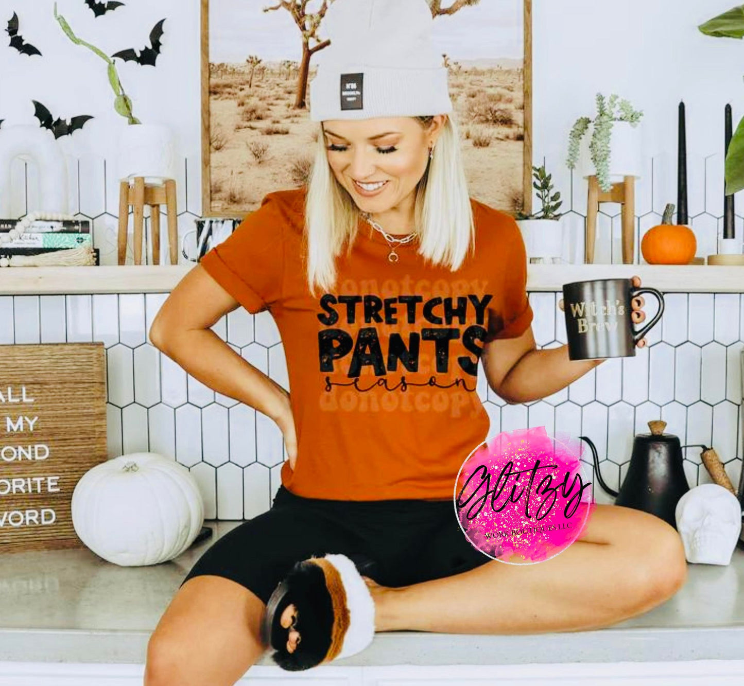 STRETCHY PANTS SEASON Graphic Tee