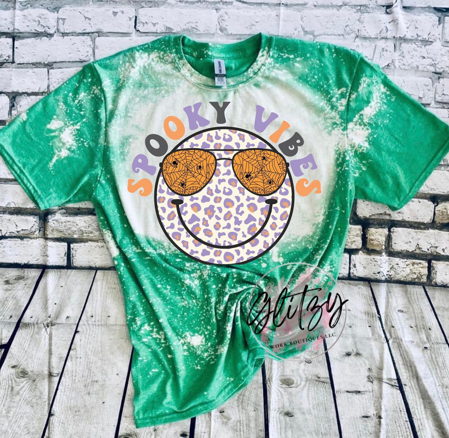 SPOOKY VIBES SMILEY LEOPARD Bleached Tee